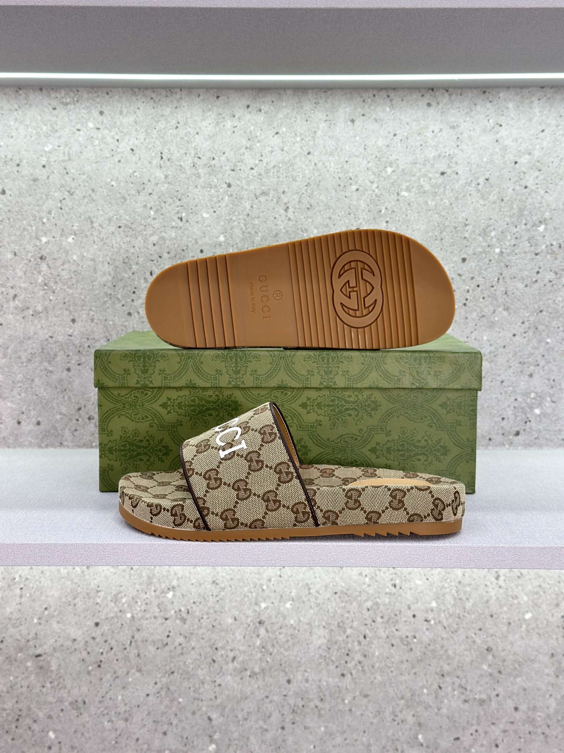 Dép lê quai ngang Gucci GC vải Nâu họa tiết logo GG nhỏ full phối chữ Trắng thêu Like Auth on web fullbox bill thẻ VTN